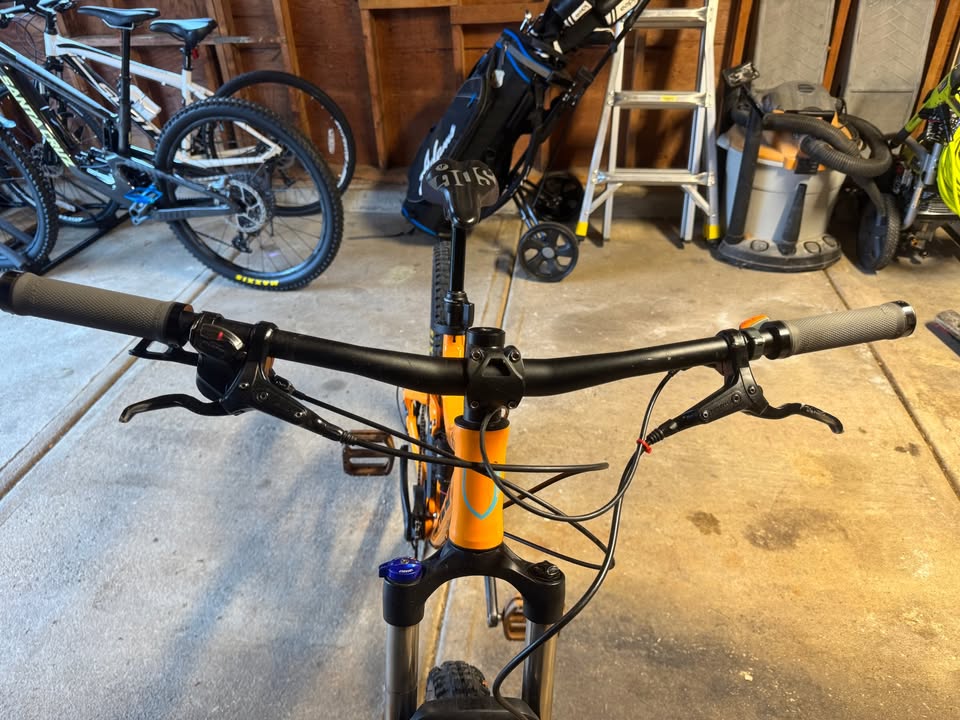 Norco Fluid FS 6.2 (youth full suspension 26" bike)