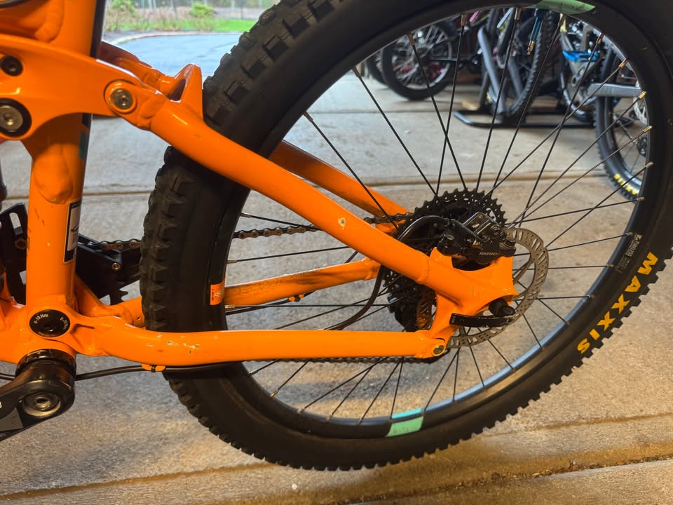 Norco Fluid FS 6.2 (youth full suspension 26" bike)