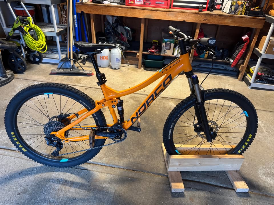 Norco Fluid FS 6.2 (youth full suspension 26" bike)